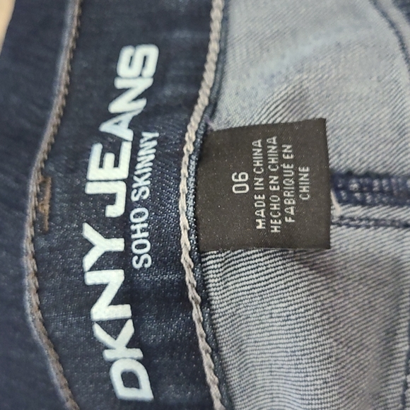 DKNY Jeans Women's Mid Rise Skinny Soho Jeans Dark Rinse - Picture 7 of 8